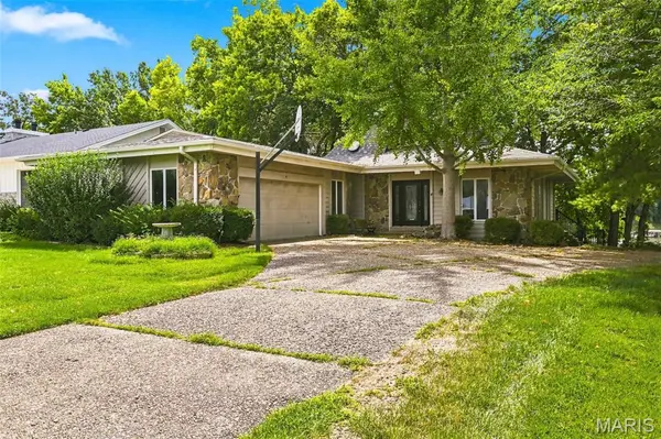 4 Harbor Point CT, Lake St Louis, MO 63367