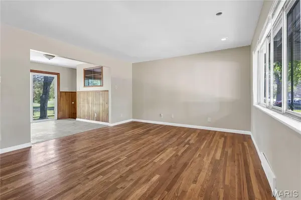 1016 Forestwood DR, Ferguson, MO 63135