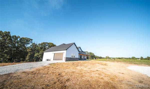 21875 Vineyard Outer RD, St James, MO 65559