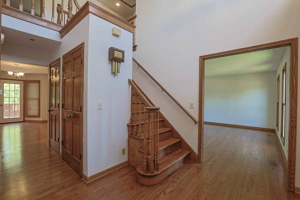 37 Mark DR, Hawthorn Woods, IL 60047