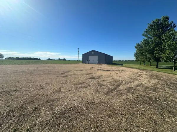 3271 245th ST, De Witt, IA 52472