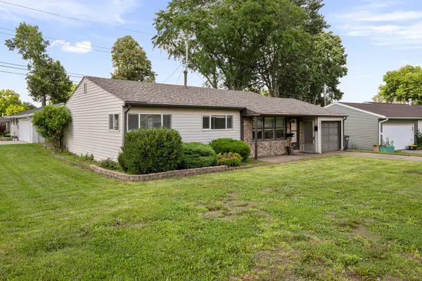 1904 N Oak ST, Bettendorf, IA 52722
