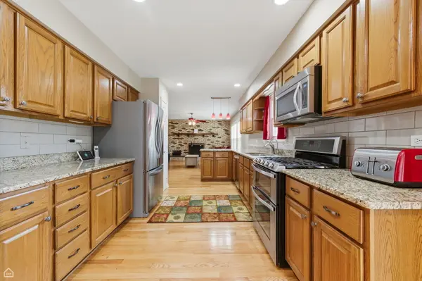 275 ESSEX CT, Aurora, IL 60504