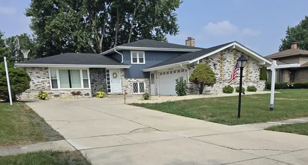 7014 Wilcox AVE, Darien, IL 60561