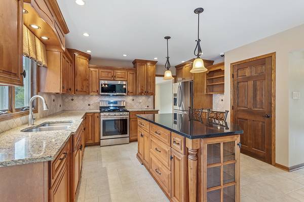 1107 Rosewood ST, Shorewood, IL 60404