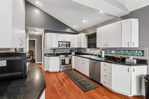 7005 W 63rd PL, Chicago, IL 60638