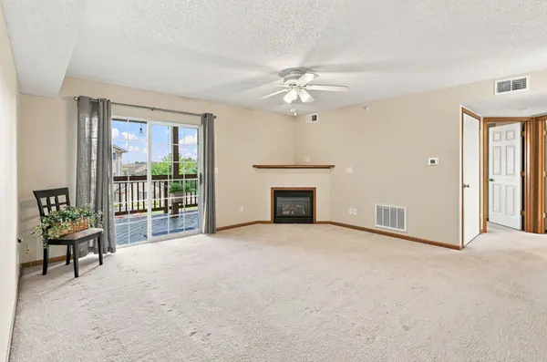 3213 S 16th AVE #204, Eldridge, IA 52748