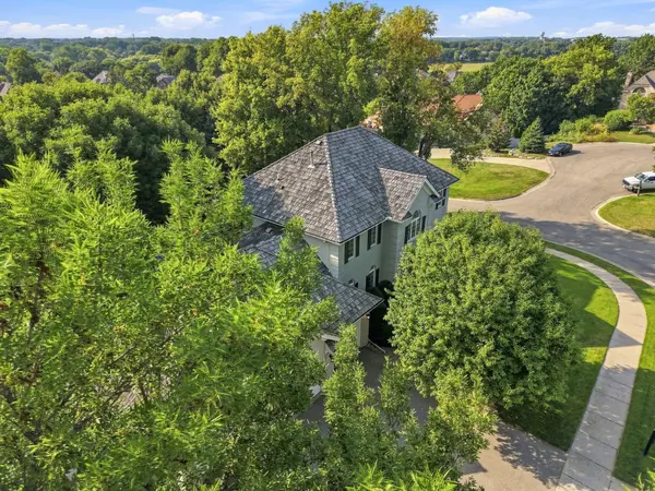 9486 Olympia DR, Eden Prairie, MN 55347