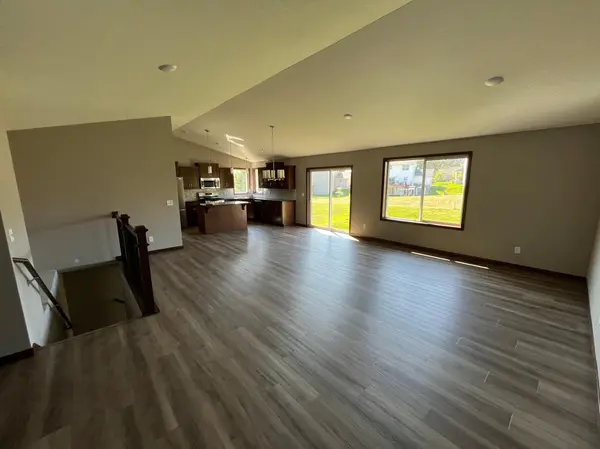 5869 Deer ST, Monticello, MN 55362