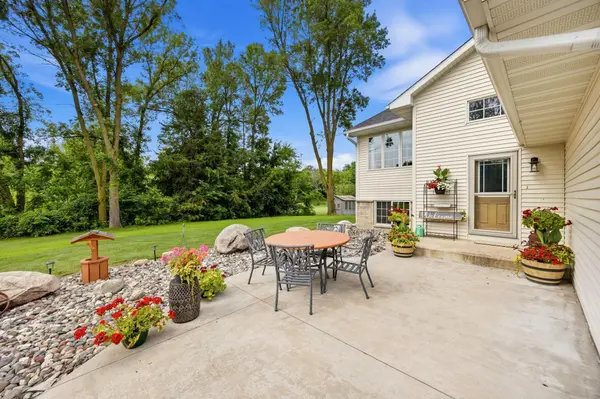 5885 Dalton AVE SE, Delano, MN 55328