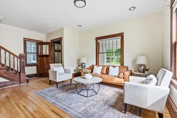 712 Cedar Lake RD S, Minneapolis, MN 55405
