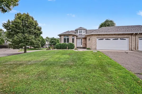 3028 Highpointe Curve, Saint Paul, MN 55113