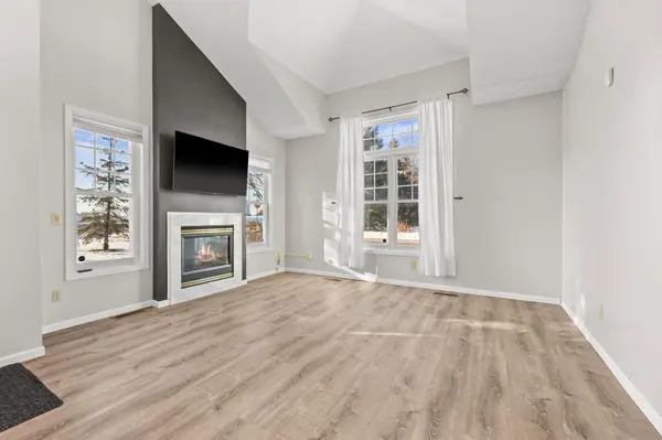 401 Hickory LN N, Oakdale, MN 55128