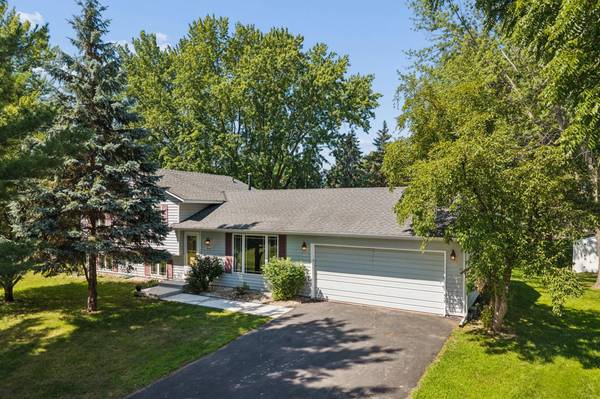 10692 104th PL N, Maple Grove, MN 55369
