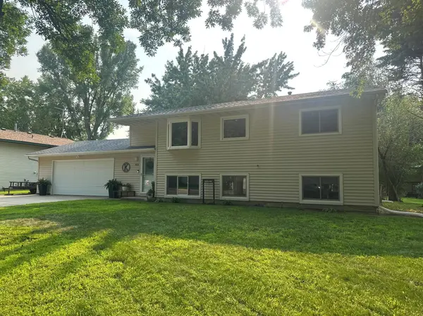 1835 Bayview DR, Albert Lea, MN 56007