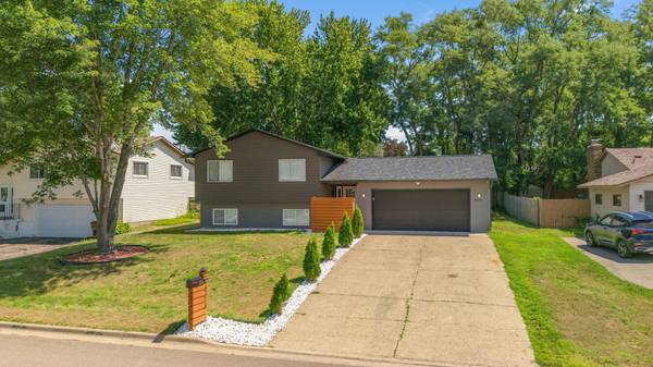 6374 Dawn WAY, Inver Grove Heights, MN 55076