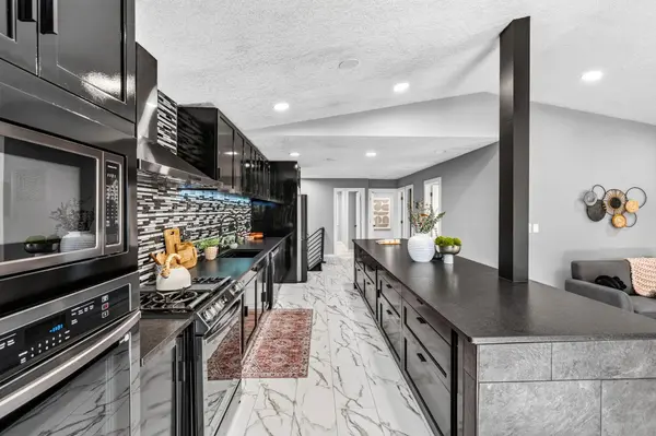 6374 Dawn WAY, Inver Grove Heights, MN 55076