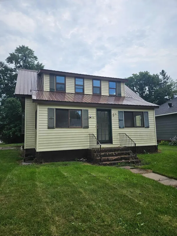 316 Roberts AVE NE, Warroad, MN 56763