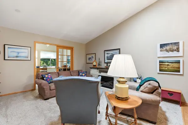 7590 Newbury RD, Woodbury, MN 55125