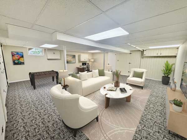 2021 Chambers ST, Maplewood, MN 55109