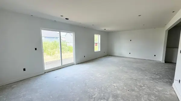 1907 Dogwood CT, Carver, MN 55315