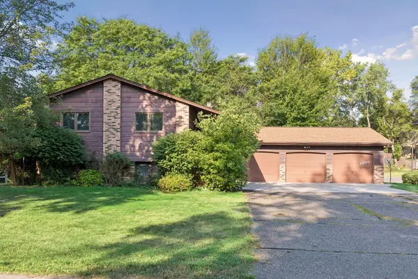 1490 29th AVE NW, New Brighton, MN 55112