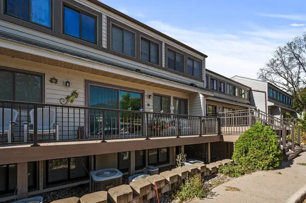 8948 Neill Lake RD #155E, Eden Prairie, MN 55347
