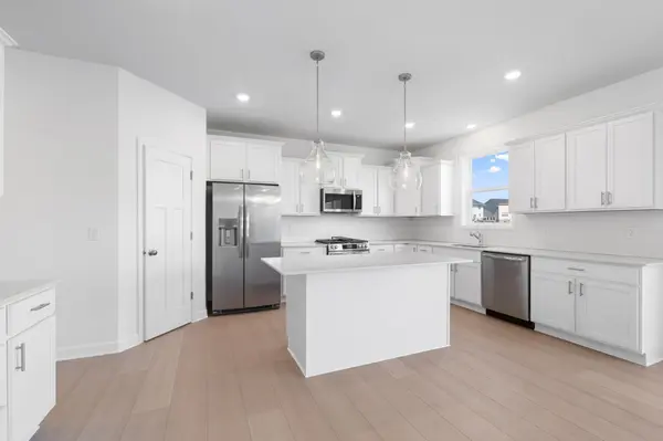 8921 Periwinkle BLVD, Woodbury, MN 55129