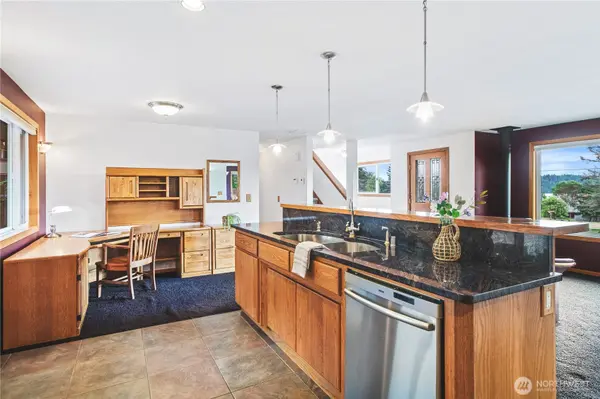 15781 Snee Oosh RD, La Conner, WA 98257