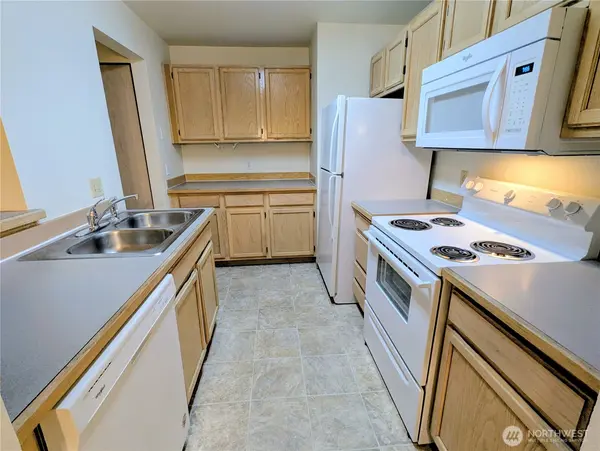 9825 18th AVE W #E4, Everett, WA 98204