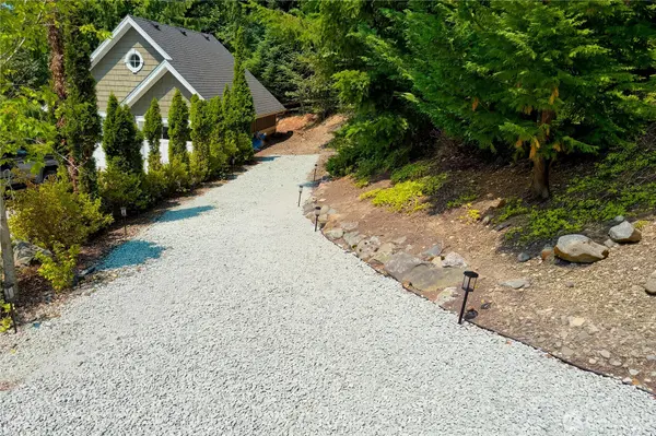 17902 Cove LN, Mount Vernon, WA 98274