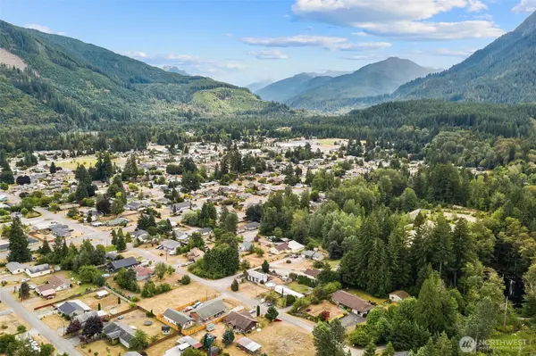 1265 Cascade ST, Darrington, WA 98241