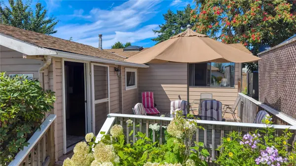 1992 Holiday LN, Point Roberts, WA 98281