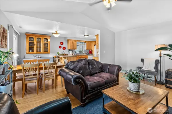 2443 Hickory AVE, Longview, WA 98632