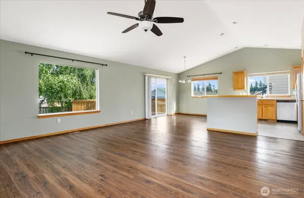 1667 NW Almond LOOP, Oak Harbor, WA 98277