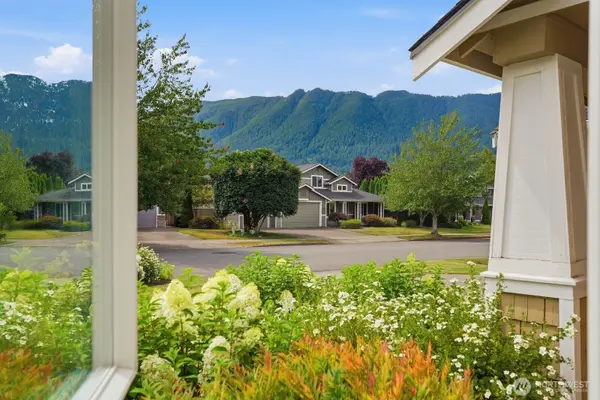890 SE 10TH ST, North Bend, WA 98045