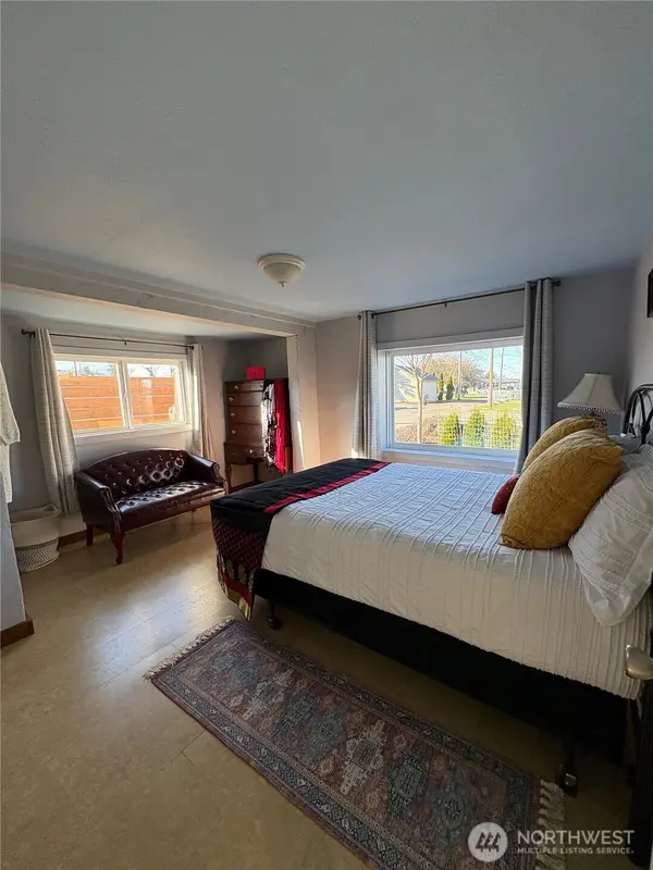 1202 Georgiana ST, Port Angeles, WA 98362