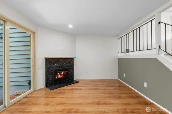 702 NW 189th LN, Shoreline, WA 98177