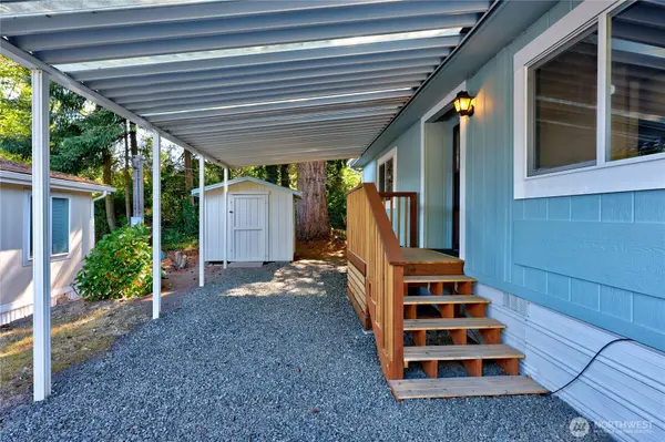 600 Lincoln RD NE #9, Poulsbo, WA 98370