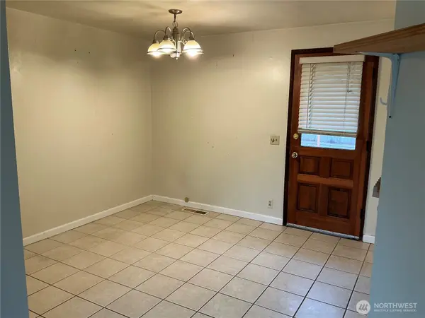 8007 215th ST SW, Edmonds, WA 98026