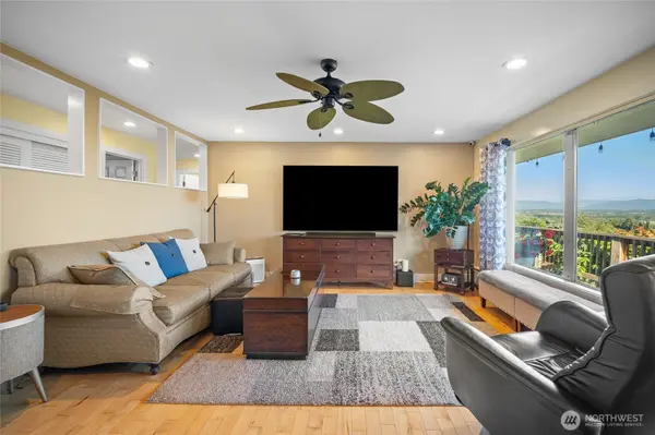 2459 Crestline ST, Ferndale, WA 98248