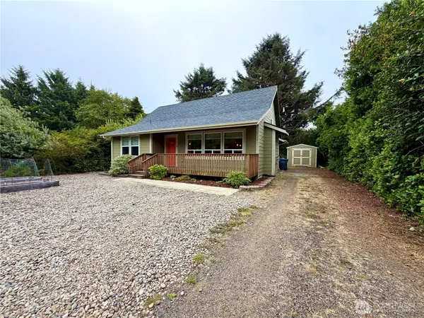 224 S Oar Loop SW, Ocean Shores, WA 98569