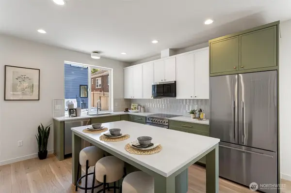 8037 Wallingford AVE N #C, Seattle, WA 98103