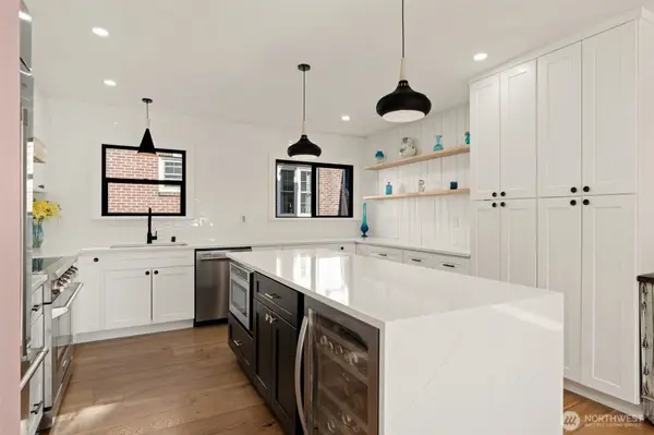 3302 E Pine ST, Seattle, WA 98122