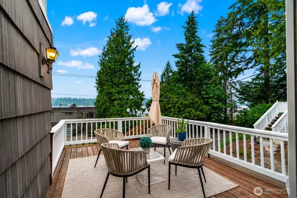 13142 Holmes Point DR NE, Kirkland, WA 98034