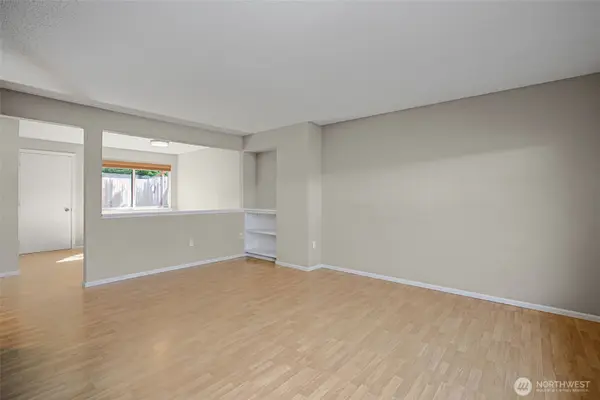 212 SW 146th ST #105, Burien, WA 98166
