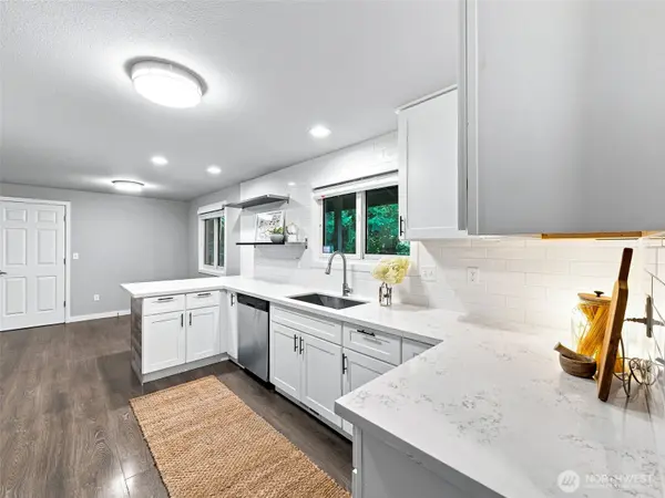 8925 Timber LOOP SE, Olympia, WA 98513