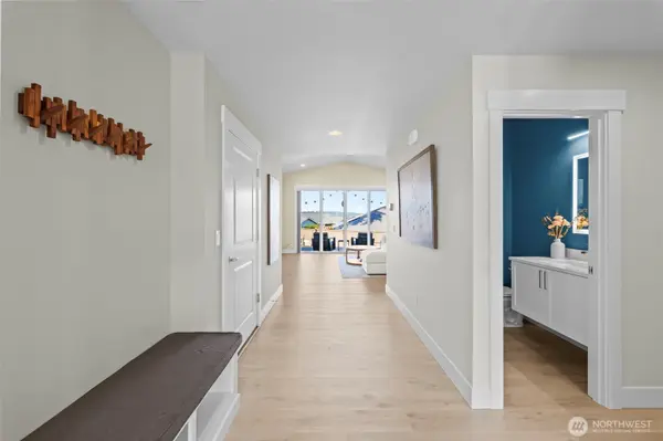 7598 Sandin LN, Gig Harbor, WA 98335