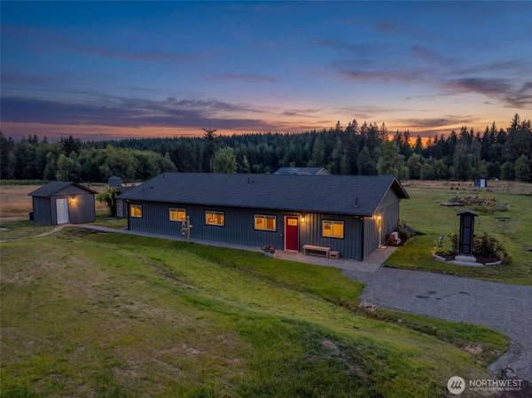 819 Middle Fork RD, Onalaska, WA 98570