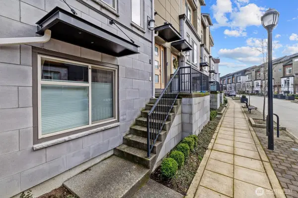 964 7th AVE NE #2.4, Issaquah, WA 98029